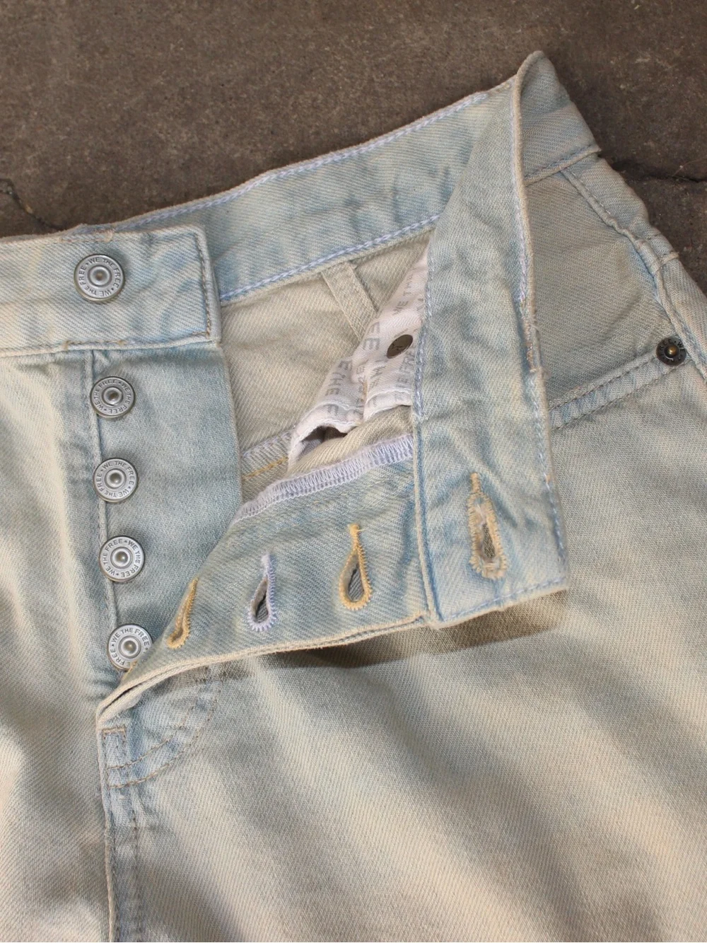 FREE PEOPLE WE THE FREE Women’s Lightwash Denim Baggy Shorts